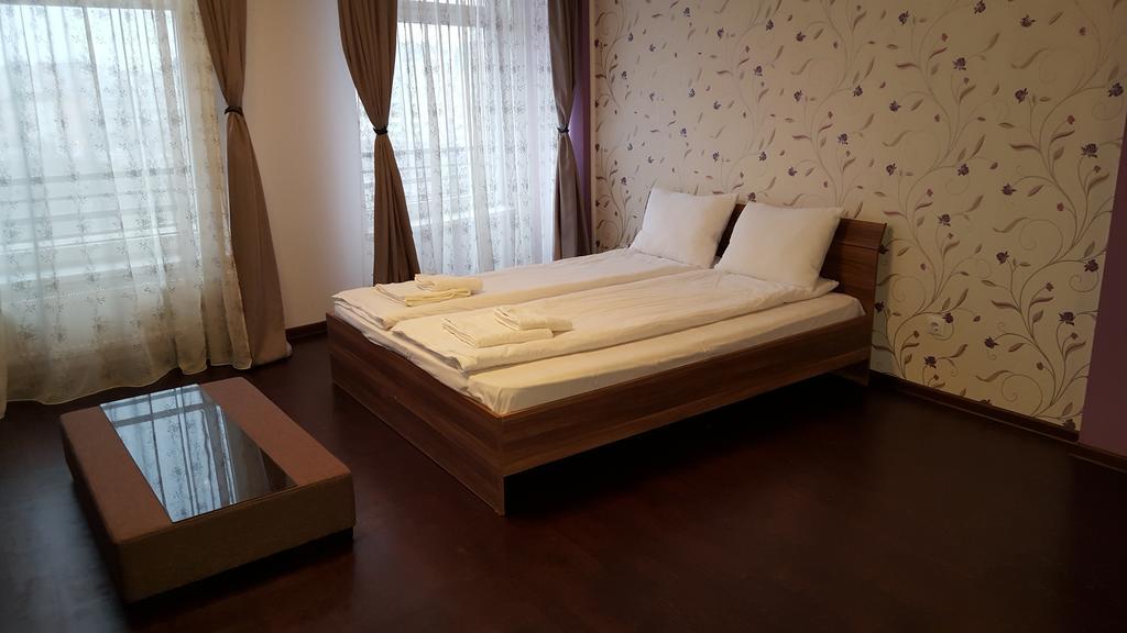 Sunlight Studio Apartment Орадя Экстерьер фото