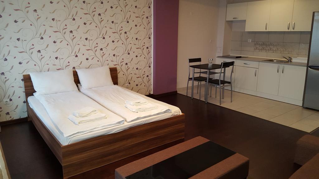 Sunlight Studio Apartment Орадя Экстерьер фото