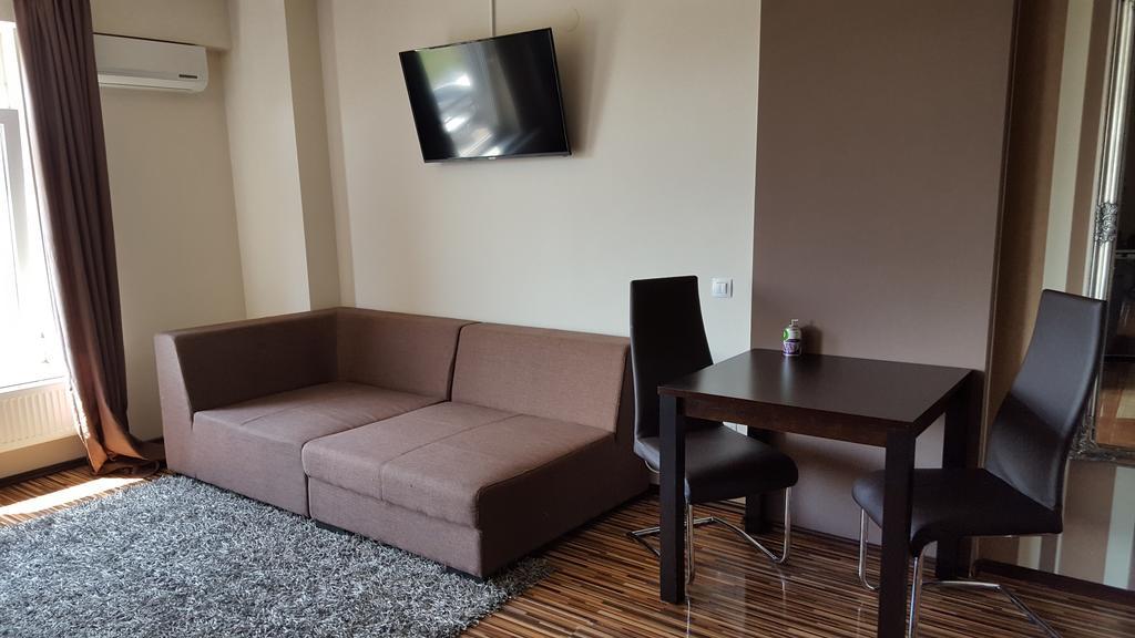 Sunlight Studio Apartment Орадя Экстерьер фото