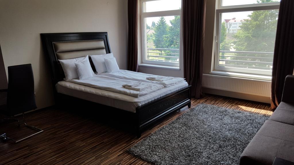 Sunlight Studio Apartment Орадя Экстерьер фото
